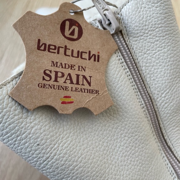 Bertuchi Made in Spain off White Boots with Fur lining, NWT EU 40, size 9 - Picture 6 of 7